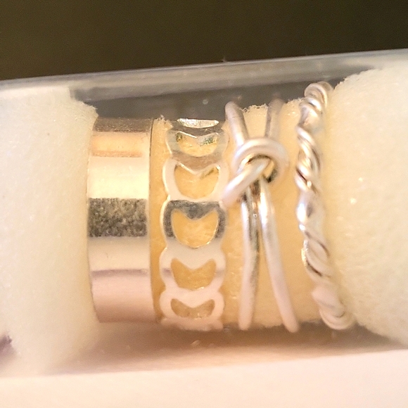 NEW Set of 4 Toe Rings! Silver-tone, Various Designs - Picture 5 of 9